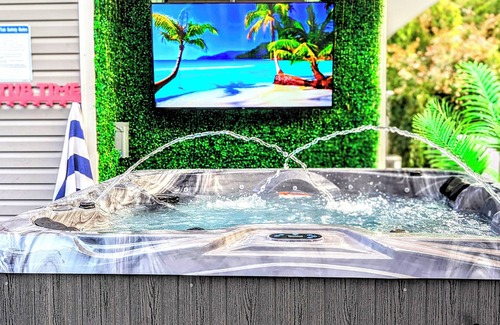 Commack Haus | THE GOOD VIBEZ HOUSE! Mini Golf Course,Heated Pool,Hot Tub,Game Room,Angel Wing