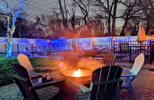 Commack Haus | THE GOOD VIBEZ HOUSE! Mini Golf Course,Heated Pool,Hot Tub,Game Room,Angel Wing
