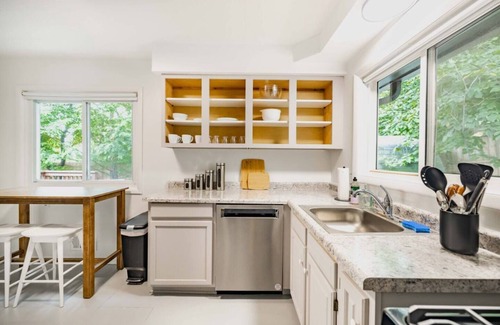 Water Hill Haus | The Graduate - Mid-Term Rental