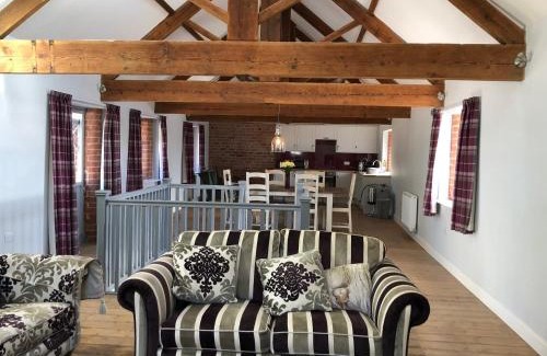 Cottingham Haus | The Granary, Wolds Way Holiday Cottages, spacious 3 bed cottage