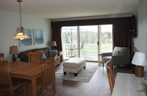 Acme Haus | The Grand Getaway - Gorgeous And Great Location!