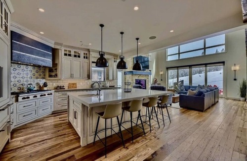 Copper Mountain Haus | The Grand Timbers - Luxury Ski-in/Ski-out Home with Mountain Views