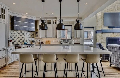 Copper Mountain Haus | The Grand Timbers - Luxury Ski-in/Ski-out Home with Mountain Views