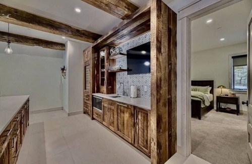 Copper Mountain Haus | The Grand Timbers - Luxury Ski-in/Ski-out Home with Mountain Views