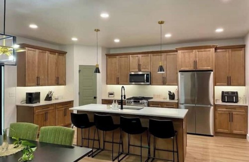 Caldwell Haus | The Greenhouse!