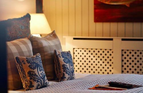 Stockbridge Hotel | The Greyhound on the Test Hotel