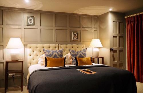 Stockbridge Hotel | The Greyhound on the Test Hotel