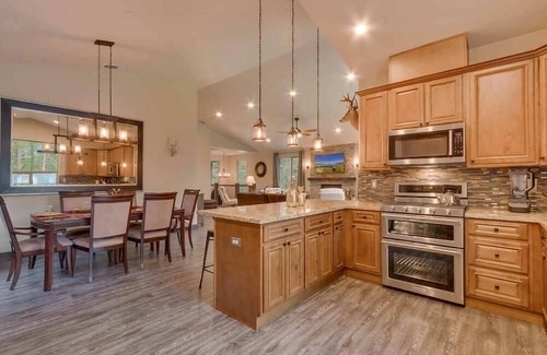 Tahoe Island Haus | Die Grizzlyhütte | Neu gebaut