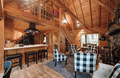 Big Canoe Kabine | The Guest House – Historic Log cabin in Big Canoe