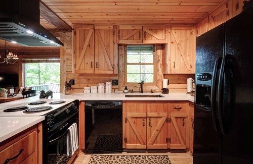 Big Canoe Kabine | The Guest House – Historic Log cabin in Big Canoe