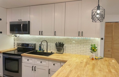 Survey Creek Haus | The Guitar On the Lake