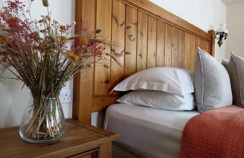 Nantgarw Hotel | The Gwaelod y Garth Inn