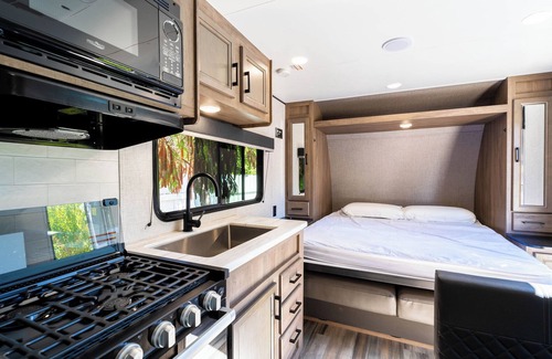 Meiners Oaks Haus | The Happy Camper - Cozy RV sleeps 4, with WiFi, in beautiful Ojai