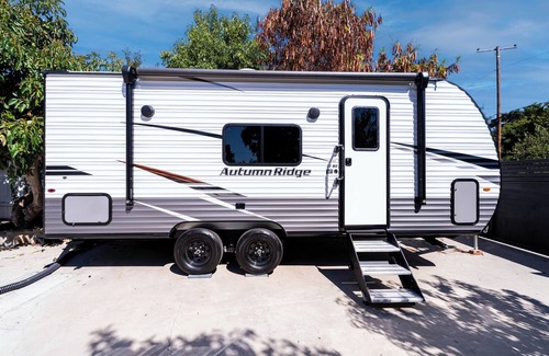 Meiners Oaks Haus | The Happy Camper - Cozy RV sleeps 4, with WiFi, in beautiful Ojai