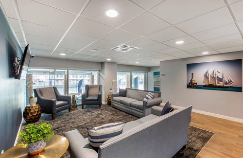 Port Washington Hotel | The Harborview on Lake Michigan, Ascend Hotel Collection