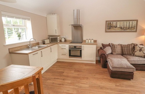 Wimbolds Trafford Hütte | THE HAY BARN, romantic, character holiday cottage in Chester