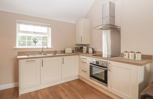 Wimbolds Trafford Hütte | THE HAY BARN, romantic, character holiday cottage in Chester