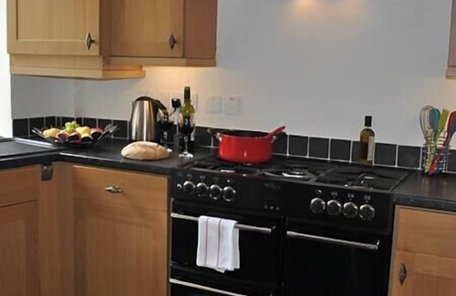 Hay on Wye Haus | Pet-Friendly | Logburner | Horse Stable Views