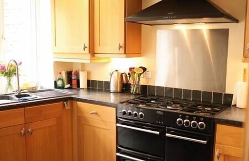 Hay on Wye Haus | Pet-Friendly | Logburner | Horse Stable Views