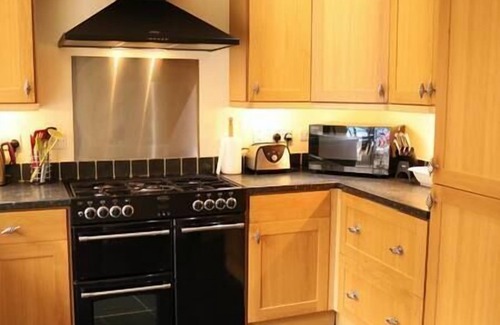 Hay on Wye Haus | Pet-Friendly | Logburner | Horse Stable Views