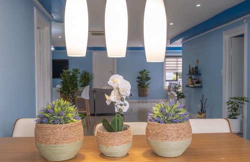 Ekurhuleni Haus | The Hemingway House 1415 min from O.R Tambo.