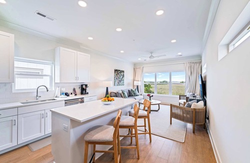 Georgetown Haus | The Heron | Pool + Marsh Views, Private Boat Slip!