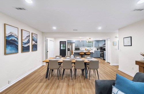 Stockbridge Haus | The Hidden Oasis-Beautiful 4 bdrm home in Jonesboro minutes away from Atlanta!