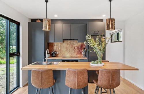 Lunawanna Haus | The Hide On Cloudy