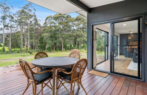 Lunawanna Haus | The Hide On Cloudy