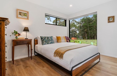 Lunawanna Haus | The Hide On Cloudy