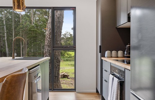 Lunawanna Haus | The Hide On Cloudy