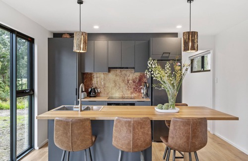 Lunawanna Haus | The Hide On Cloudy