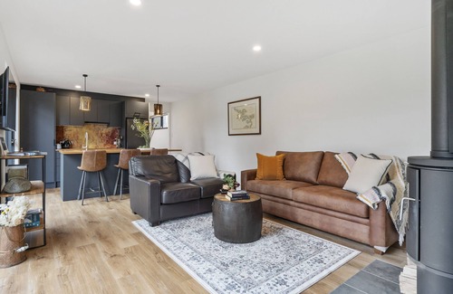 Lunawanna Haus | The Hide On Cloudy