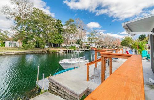 Weeki Wachee Gardens Haus | The Hideaway at Weeki Wachee