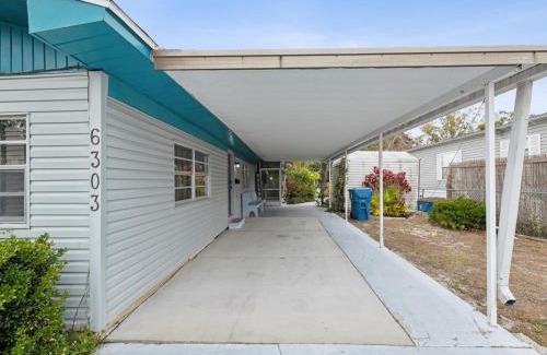 Weeki Wachee Gardens Haus | The Hideaway at Weeki Wachee