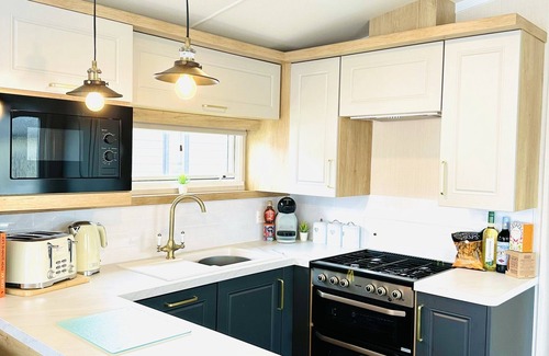 Cayton Bay Haus | Roulotte-Modern-Ensuite mit Dusche-Parkblick-The Hideaway