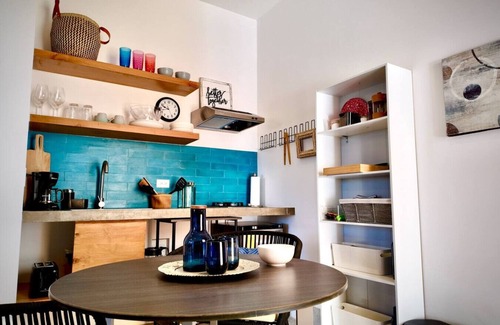 Vinorama Haus | The Hideaway Loft @ New Seaside Villa w/Infinity Pool, Heated Spa, Beach & Surf