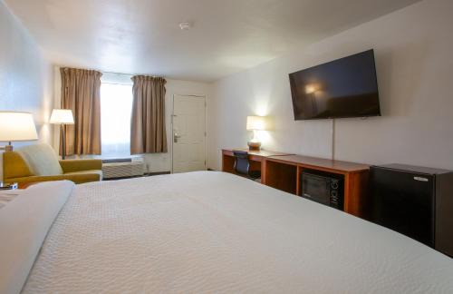 Glendale Hotel | The Hotel Serene Glendale Peoria, Surestay Collection by Best Western