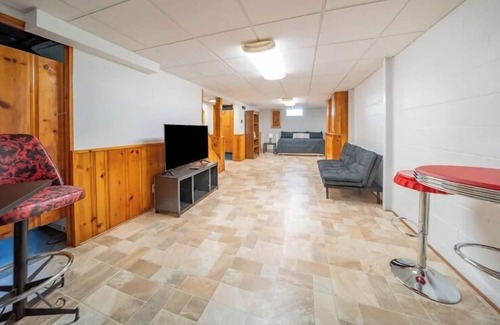 Cuyahoga Falls Haus | The House Hotels - 12th Street