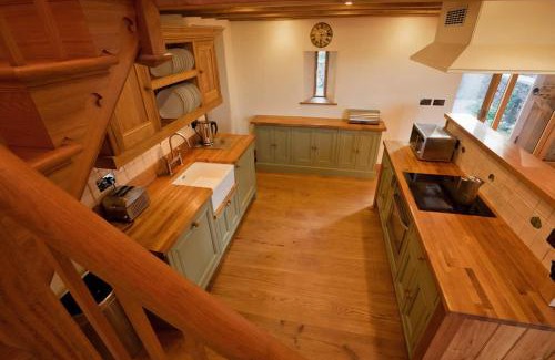 Westbrook Court Haus | The House In The Hills