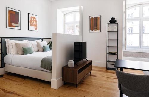 Chiado Wohnung | The House on the Pink Street in Lisbon