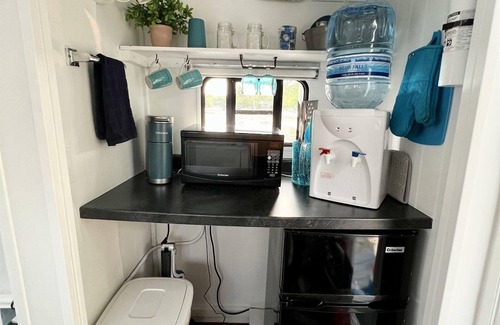 Antioch Bootsverleih | The Houseboat @ The Cottages on Petite Lake