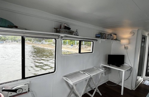 Antioch Bootsverleih | The Houseboat @ The Cottages on Petite Lake
