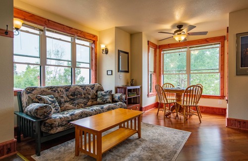 Croftville Eigentumswohnung | Das Inn at Croftville Road Cottages Nr. 5. Am Ufer des Oberen Sees.