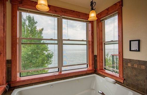 Croftville Eigentumswohnung | Das Inn at Croftville Road Cottages Nr. 5. Am Ufer des Oberen Sees.