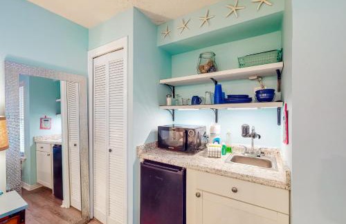 Gulf Lagoon Beach Hotel | The Inn at St Thomas Square 1210C