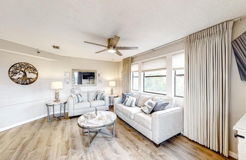 Gulf Lagoon Beach Hotel | The Inn at St Thomas Square 1211C