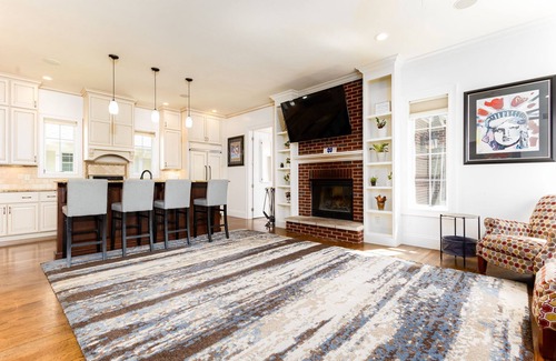 Northeast South Bend Haus | The Irish Grand | 4BR Home | 0.5 Mi to Campus | Sleeps 20