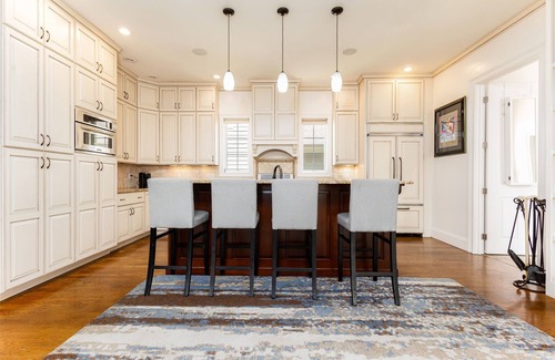 Northeast South Bend Haus | The Irish Grand | 4BR Home | 0.5 Mi to Campus | Sleeps 20