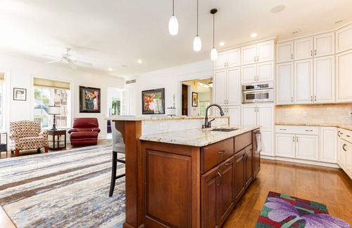 Northeast South Bend Haus | The Irish Grand | 4BR Home | 0.5 Mi to Campus | Sleeps 20